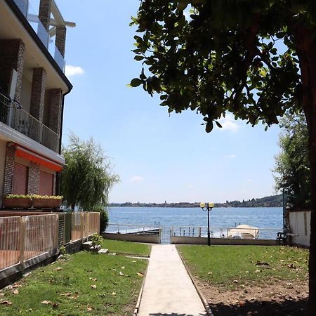 La Finestra "Sul Lago" Predore Exterior foto