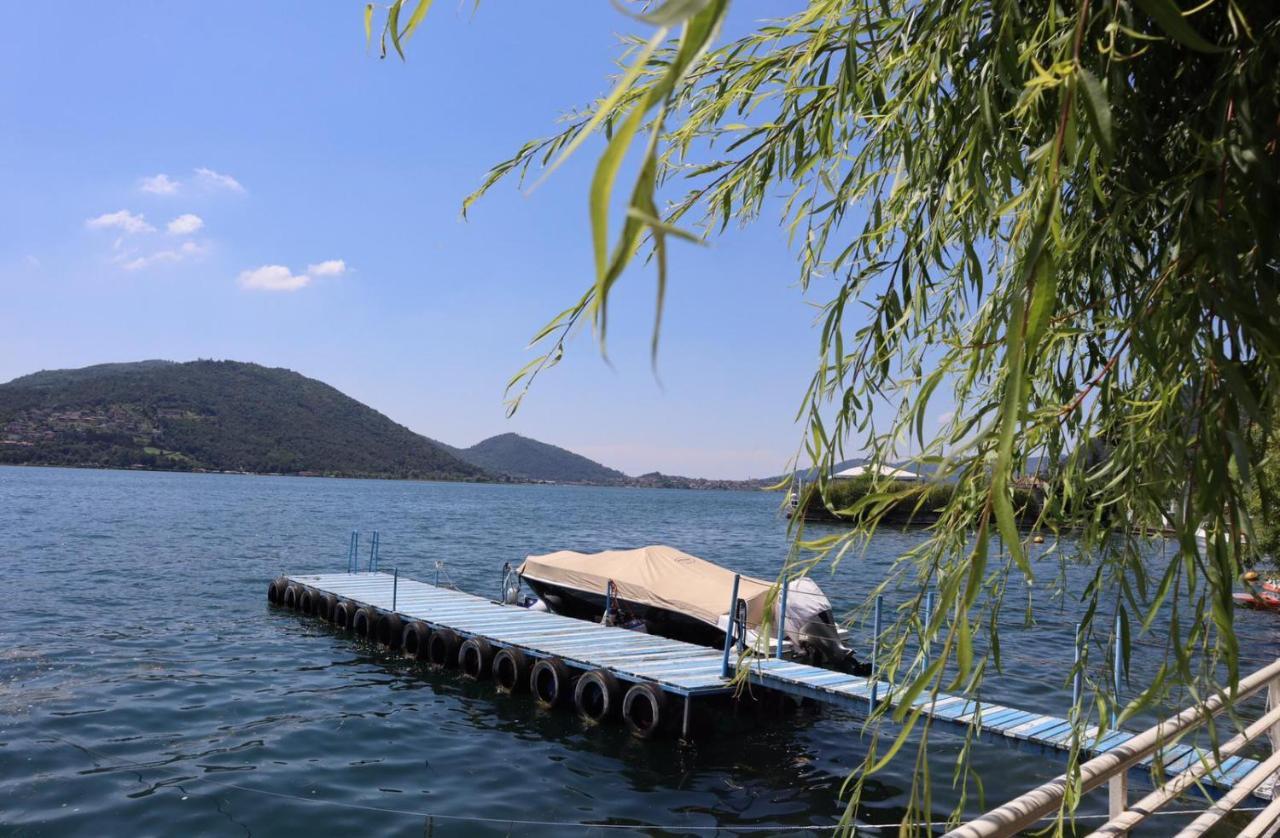 La Finestra "Sul Lago" Predore Exterior foto